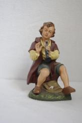 Hirte sitzend mit Flöte 