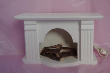 Offener Kamin, beleuchtet 