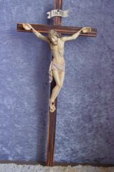 Kreuz mit Figur 