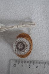 Flurleuchte auf Holzsockel 