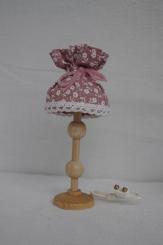 Stehlampe im Landhausstil 