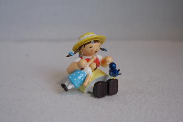 Mädchen mit Vogel auf Fuß 