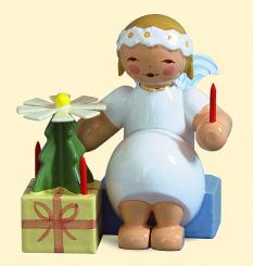 Margeriten-Engel sitzend mit Pyramide 