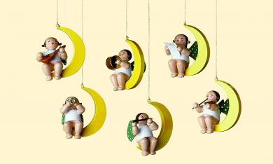 Engel klein im Mond mit Becken 