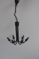 schwarzer Kronleuchter 