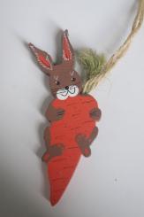 Hase mit Möhre 