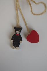 Schwarzer Kater mit Herz 