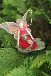 Blumenelfe auf Blatt 