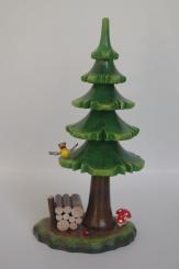 Sommerbaum mit Holzstoß 