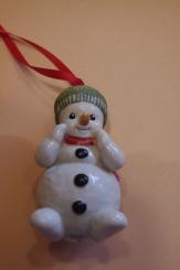 Baumbehang Schneemann mit grüner Mütze 