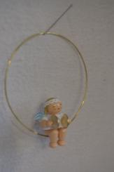 Margeriten-Engel im Ring mit Becken 