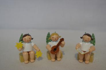 Engelkind sitzend mit Mandoline 