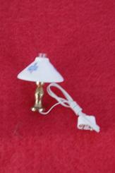 Tischlampe mit Porzellanschirm mit blauen Blümchen 