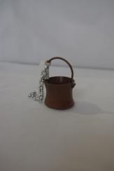 Kupferkessel mit Kette, antike Form 