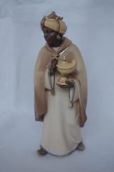 König stehend, dunkelhäutig 