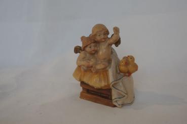 zwei" Engelchen auf Stroh 