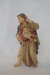 Junger Hirte mit Schaf im Tuch 