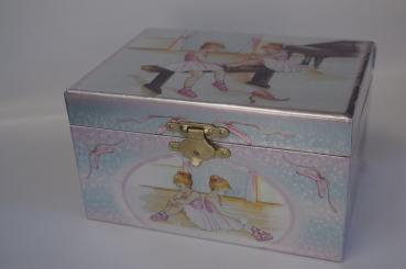 Schmuckkästchen mit Tänzerin 