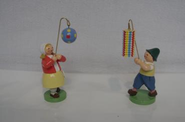 Junge mit langem Lampion, gestreift 