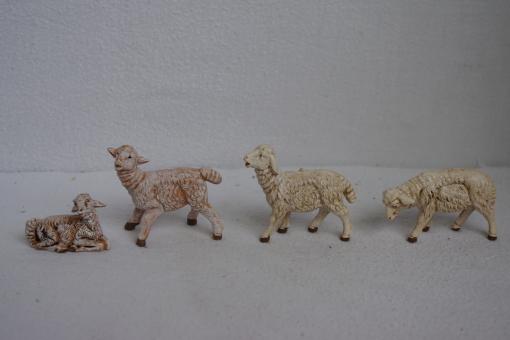 3 Schafe stehend sortiert, weiß 
