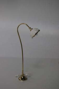 Bogenlampe mit weißem Porzellanschirm 