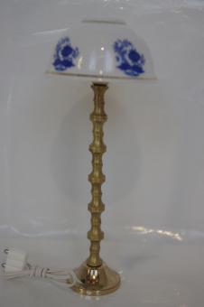 Stehlampe mit Porzellanschirm mit blauem Zwiebelmuster 