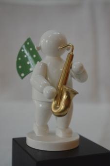 Weißer Engel mit Saxophon auf schwarzem Sockel 