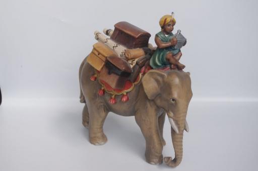 Elefant mit Gepäck und Reiter 