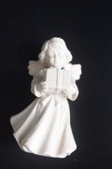 Engel mit Geschenk 5 cm, natur 